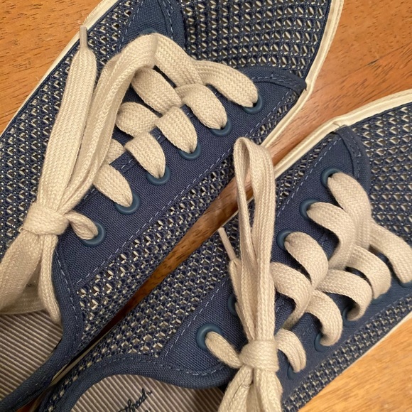 Universal Thread lace up sneakers very nice cute 9 - Picture 9 of 14